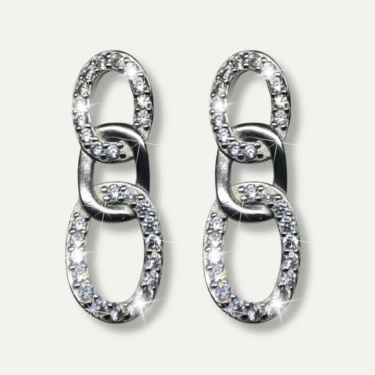 Aretes largos elegantes. Aretes de plata. Aretes largos. Aretes plata. Aretes para mujer. Aretes. Aretes de moda 2024. Aretes pandora. Aretes Tous. Zirconia. Aretes para fiesta de noche. Aretes ferragamo. Aretes louis vuitton. Aretes de plata largos tres eslabones. Plata esterlina. Plata ley 925. Plata pura. Plata 925.