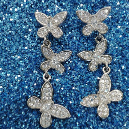 Aretes largos elegantes. Aretes de plata. Aretes largos. Aretes plata. Aretes para mujer. Aretes. Aretes de moda 2024. Aretes pandora. Aretes Tous. Aretes para fiesta de noche. Aretes ferragamo. Aretes louis vuitton. Aretes de plata largos mariposas. Plata esterlina. Plata ley 925. Plata pura. Plata 925.